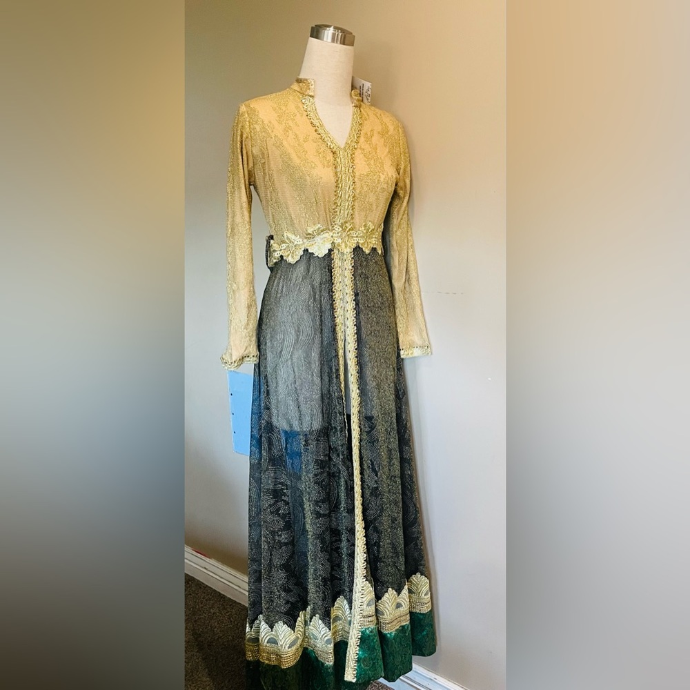 Beautiful Arabian kaftan gold, green and black dress, matching pants